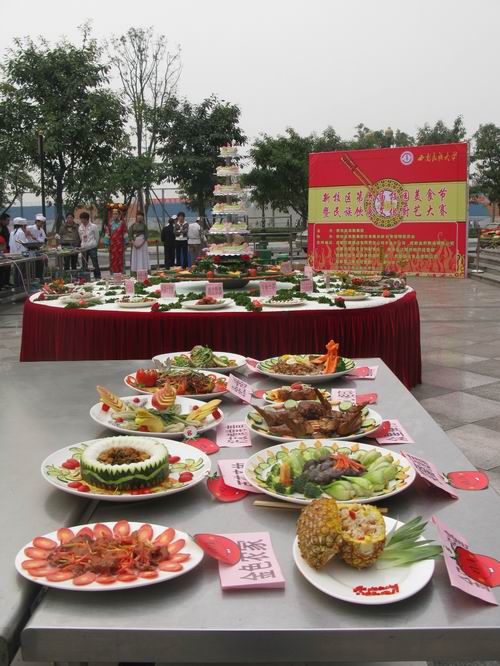 第六届校园美食节暨民族饮食文化厨艺大赛隆重举行